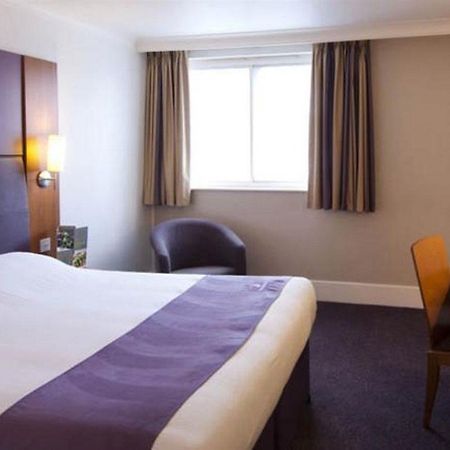 Premier Inn Taunton Central Extérieur photo