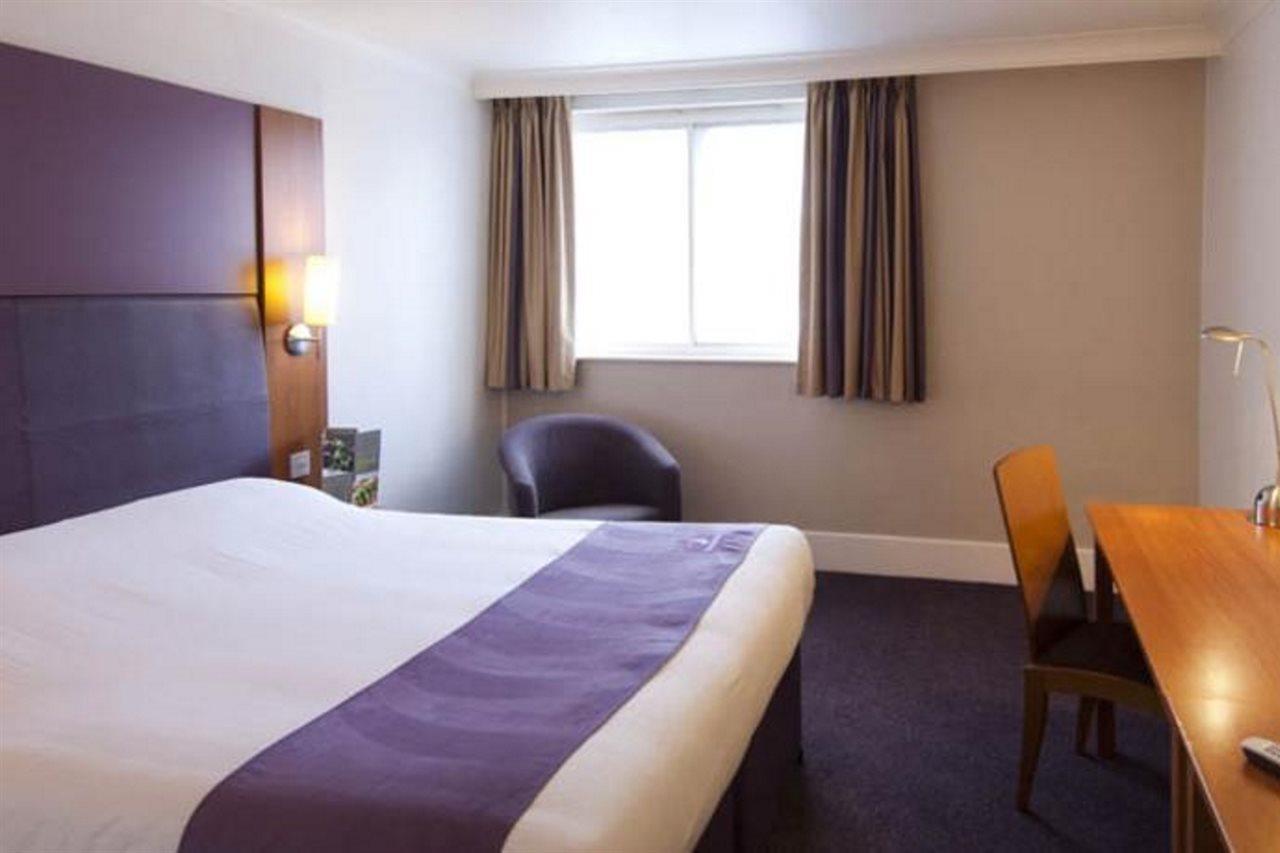 Premier Inn Taunton Central Extérieur photo