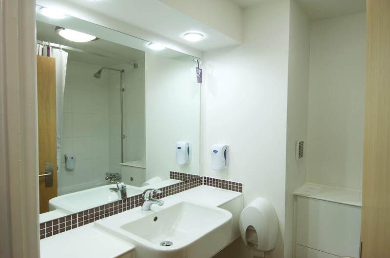 Premier Inn Taunton Central Extérieur photo