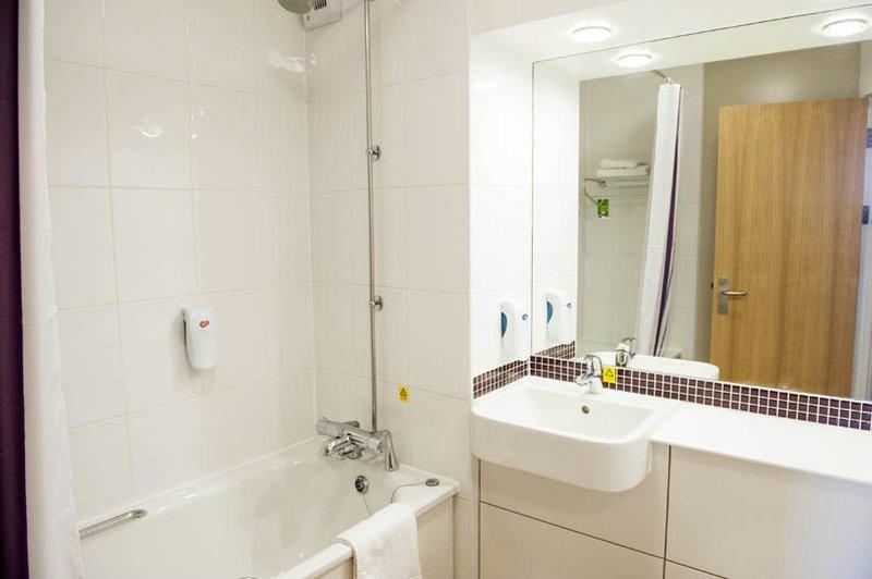 Premier Inn Taunton Central Extérieur photo