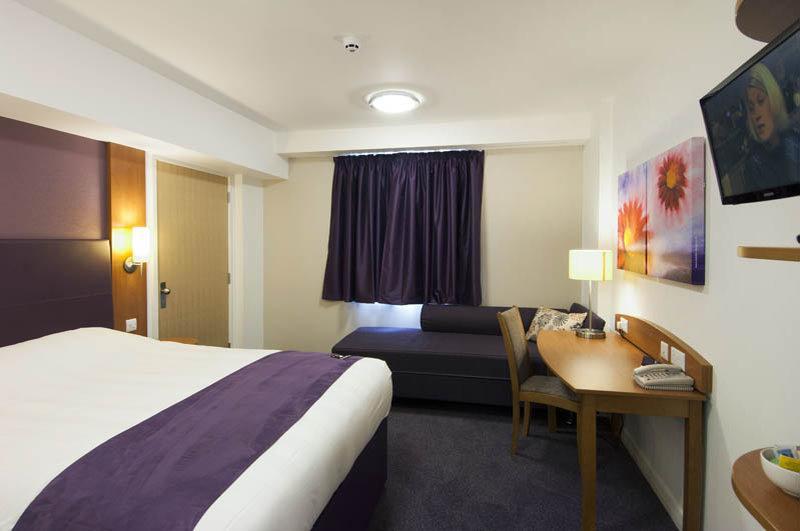 Premier Inn Taunton Central Extérieur photo